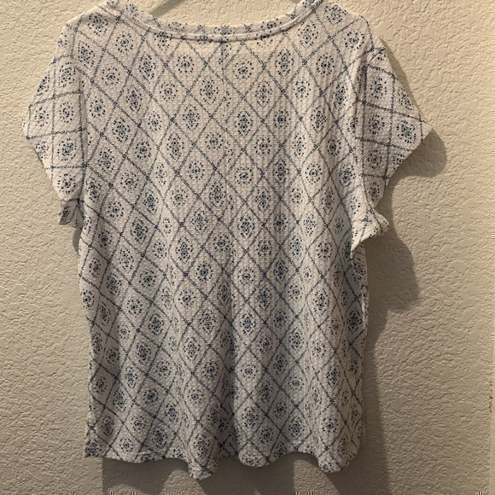 Aventura blouse hook & eye detail at top size XL - Picture 7 of 8